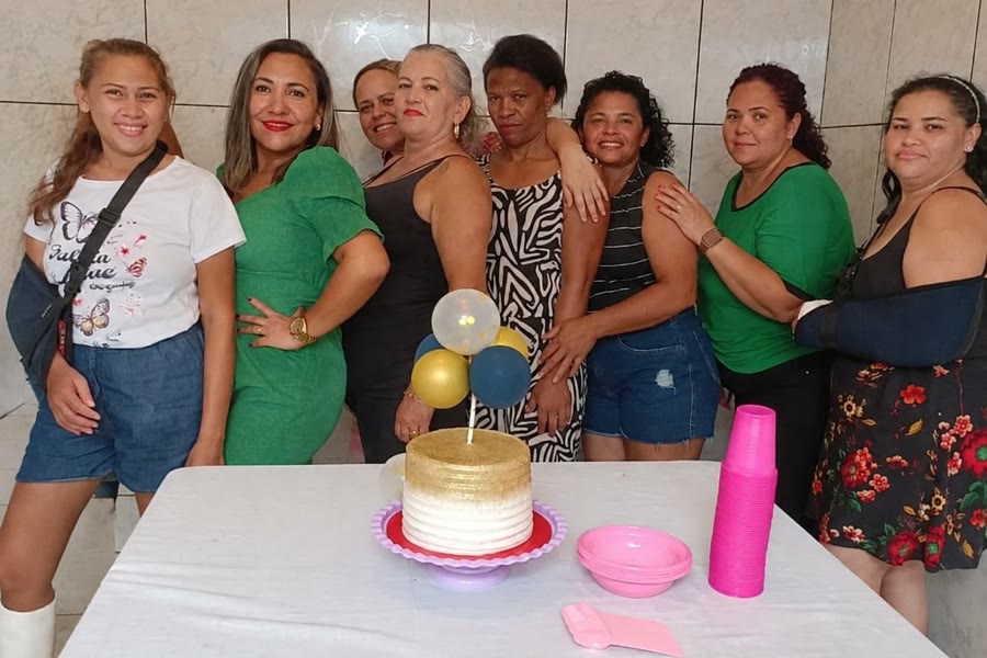 Turma reunida em confraternização, celebrando a conclusão do curso.